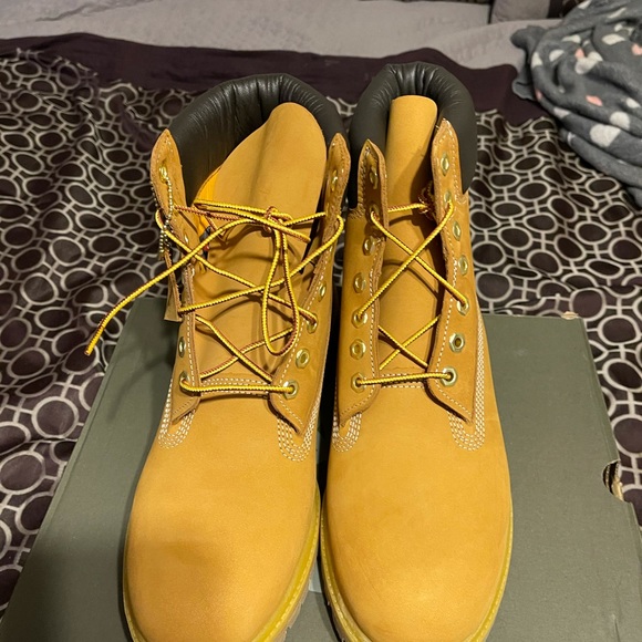 Boots - Picture 3 of 6